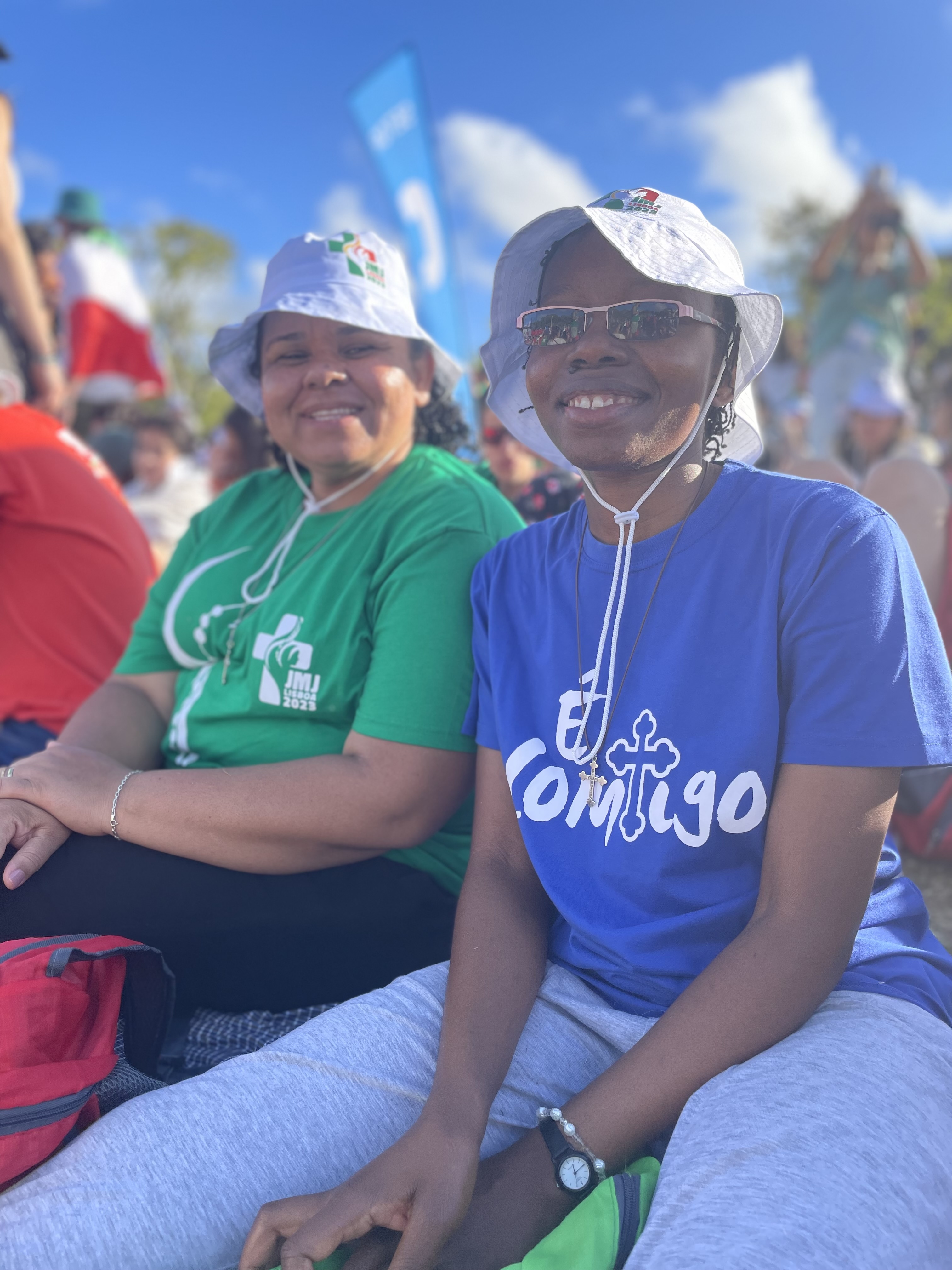 Sr. Rosineia Aparecida dos Reis and Sister Lídia Pedro at the WYD Opening Ceremony. Credits: RSHM